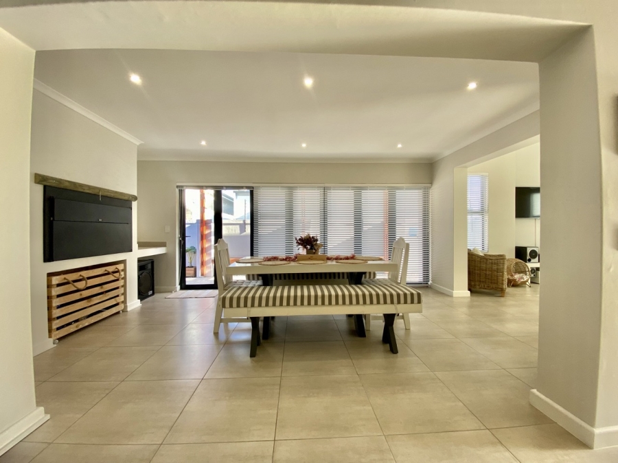 To Let 3 Bedroom Property for Rent in Sandown Western Cape